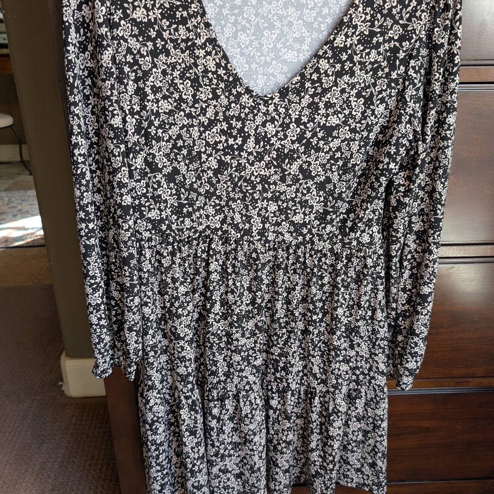 Kaileigh Black and White Floral Long Sleeve Dress